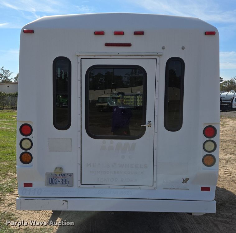 image for item DT5378 2010 Ford E350 shuttle bus