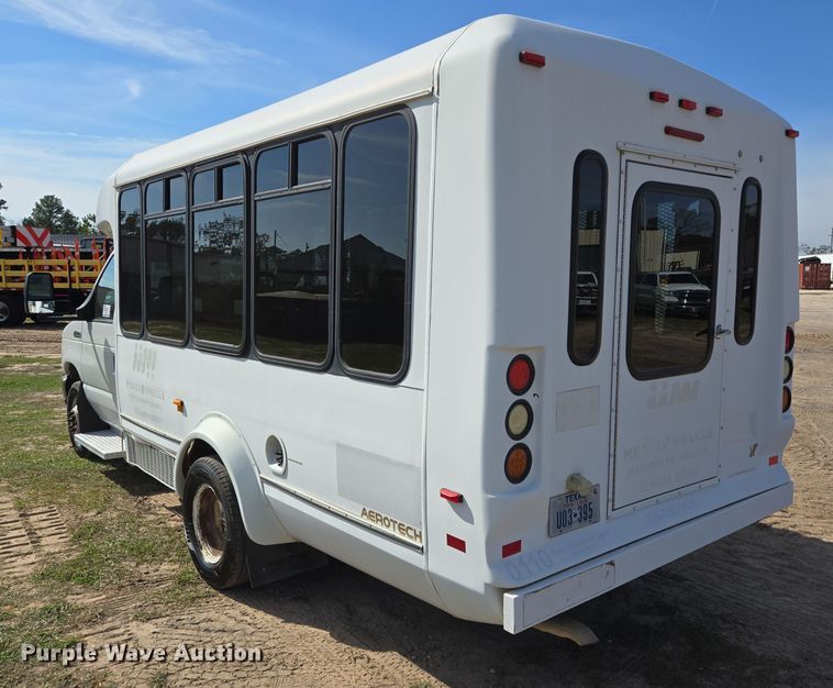 image for item DT5378 2010 Ford E350 shuttle bus