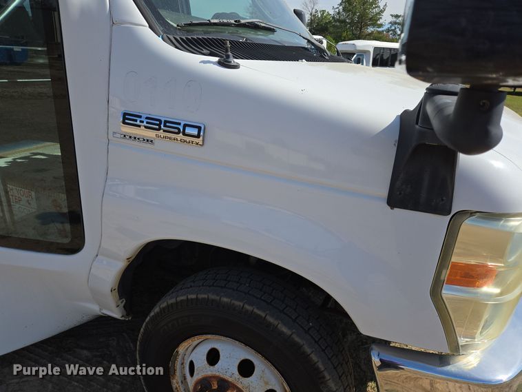 image for item DT5378 2010 Ford E350 shuttle bus