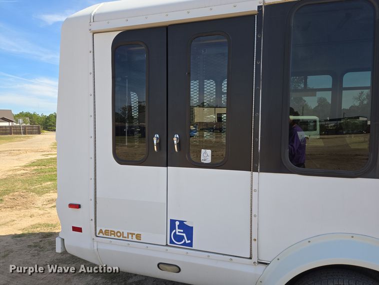 image for item DT5378 2010 Ford E350 shuttle bus