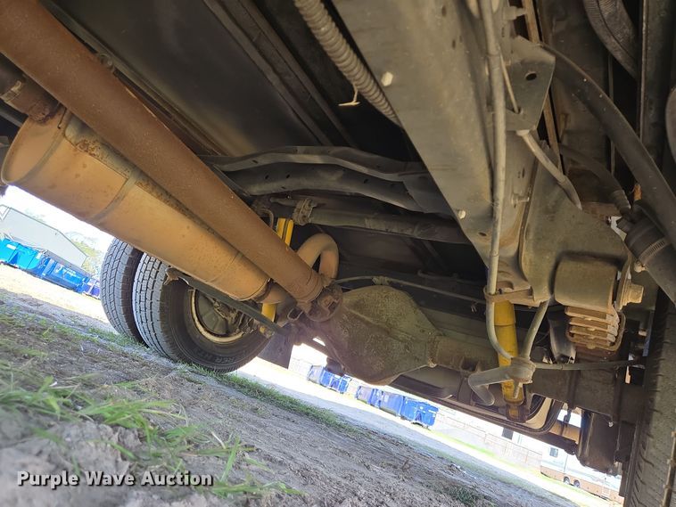 image for item DT5378 2010 Ford E350 shuttle bus