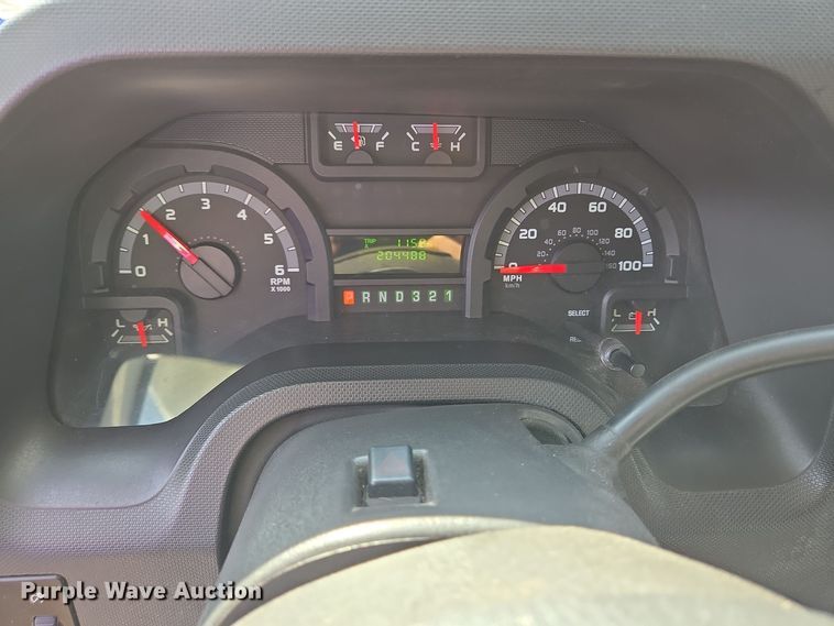 image for item DT5378 2010 Ford E350 shuttle bus