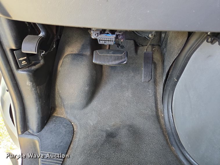 image for item DT5378 2010 Ford E350 shuttle bus