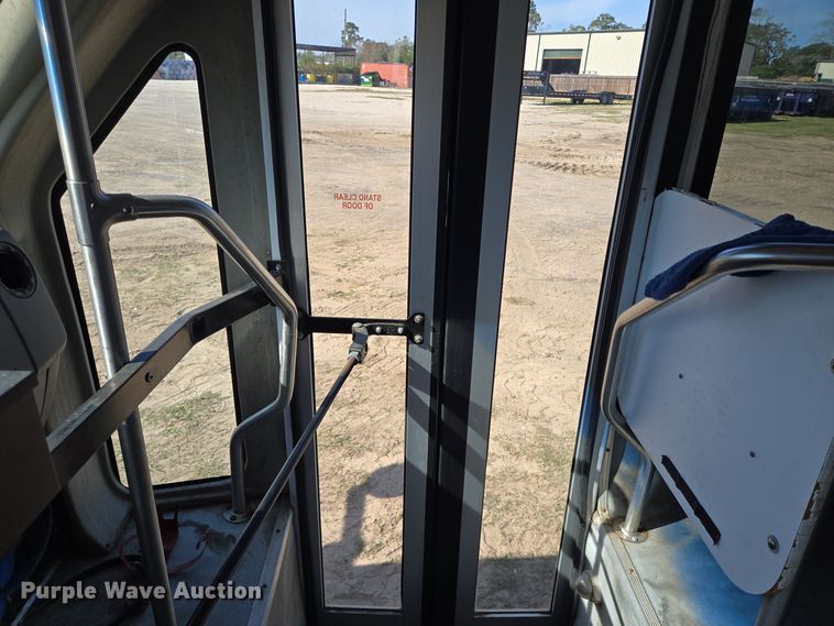 image for item DT5378 2010 Ford E350 shuttle bus