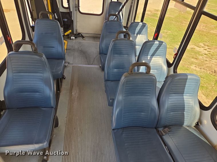 image for item DT5378 2010 Ford E350 shuttle bus