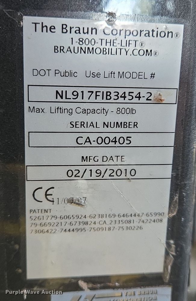 image for item DT5378 2010 Ford E350 shuttle bus