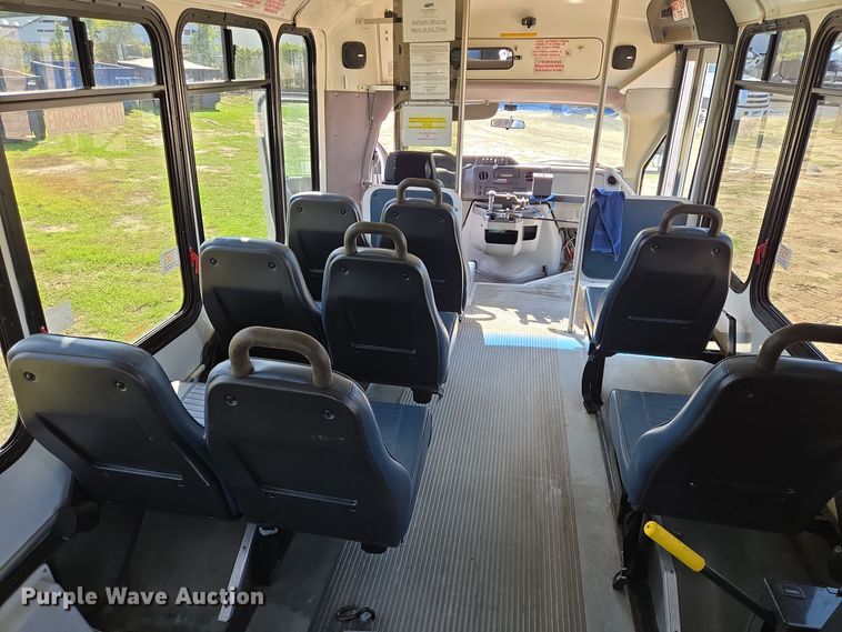 image for item DT5378 2010 Ford E350 shuttle bus