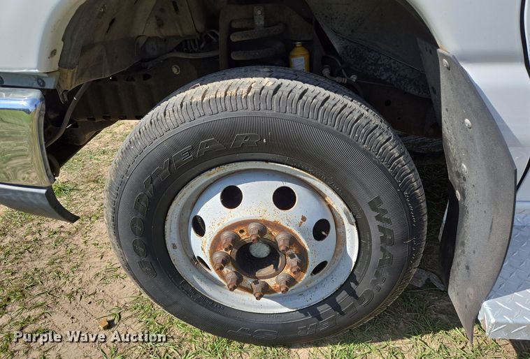 image for item DT5378 2010 Ford E350 shuttle bus