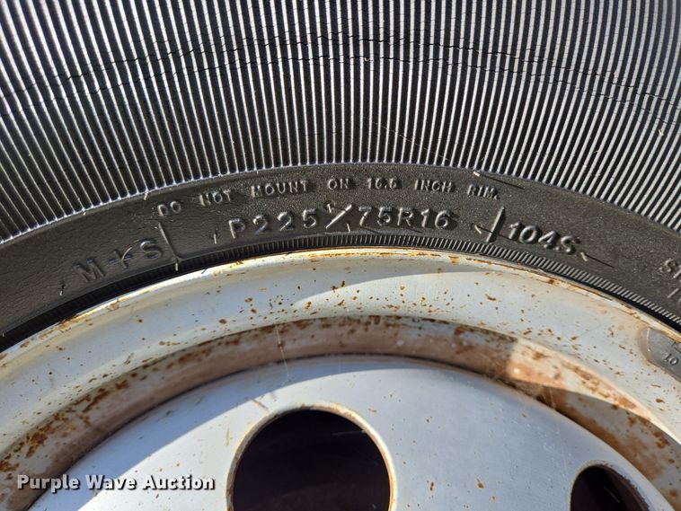 image for item DT5378 2010 Ford E350 shuttle bus