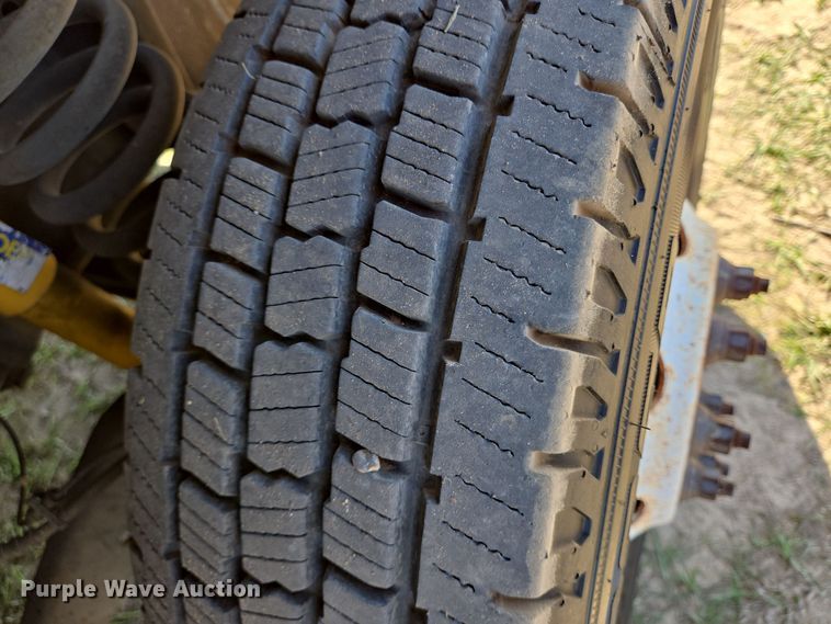 image for item DT5378 2010 Ford E350 shuttle bus