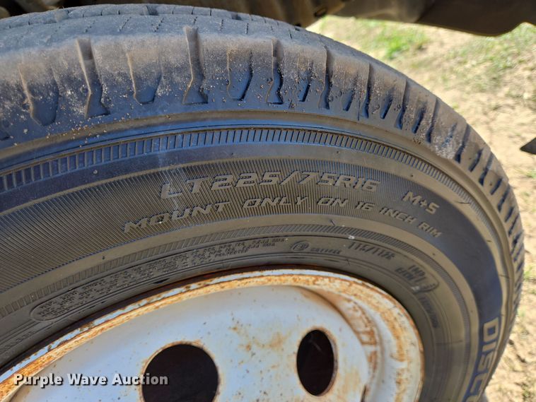 image for item DT5378 2010 Ford E350 shuttle bus