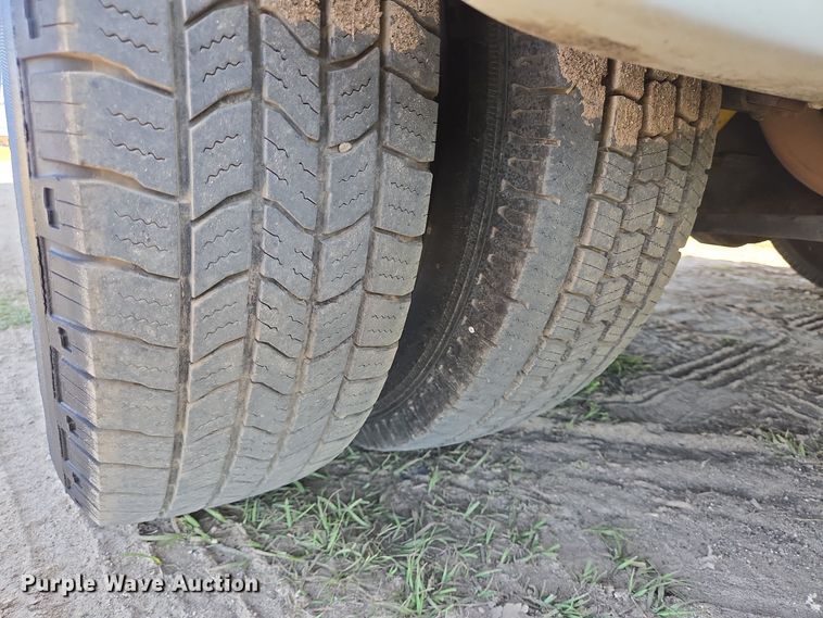 image for item DT5378 2010 Ford E350 shuttle bus