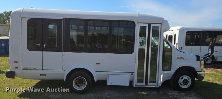 image for item DT5380 2011 Ford E350 shuttle bus