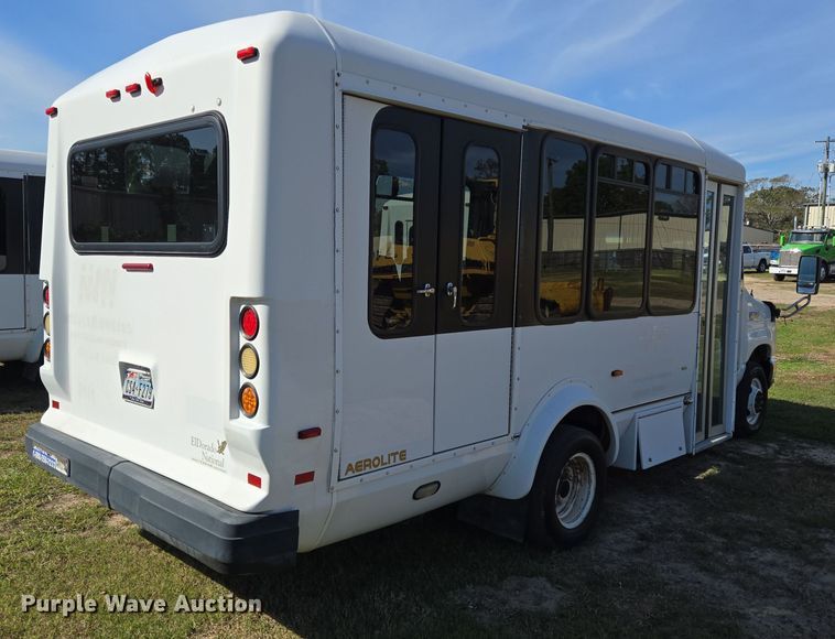 image for item DT5380 2011 Ford E350 shuttle bus