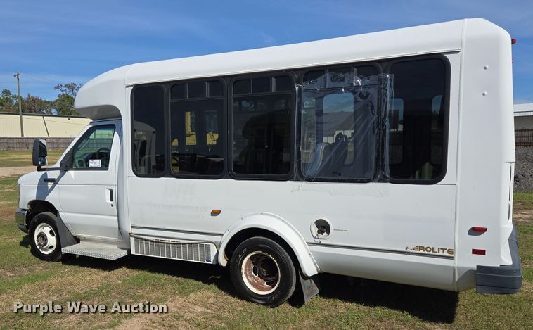 image for item DT5380 2011 Ford E350 shuttle bus