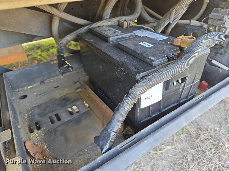 image for item DT5380 2011 Ford E350 shuttle bus