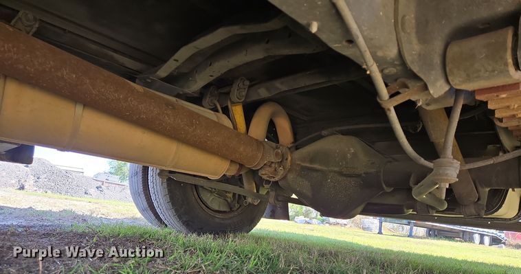 image for item DT5380 2011 Ford E350 shuttle bus