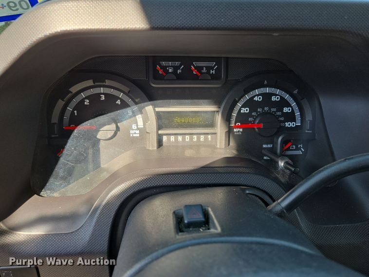 image for item DT5380 2011 Ford E350 shuttle bus