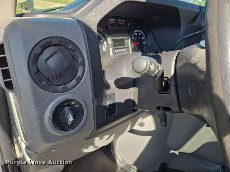 image for item DT5380 2011 Ford E350 shuttle bus