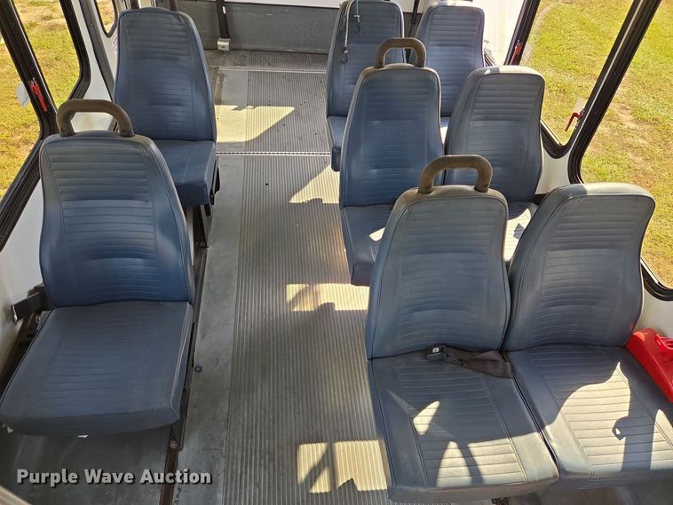 image for item DT5380 2011 Ford E350 shuttle bus