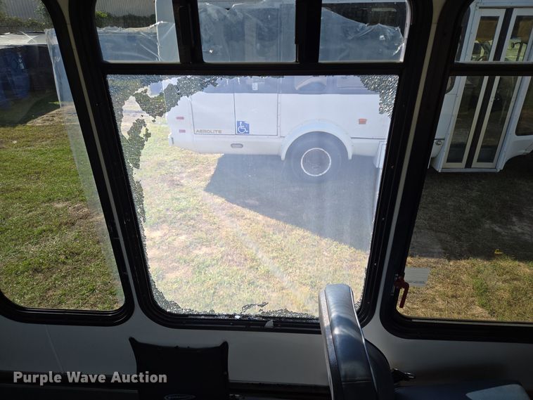 image for item DT5380 2011 Ford E350 shuttle bus