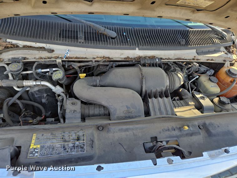 image for item DT5380 2011 Ford E350 shuttle bus