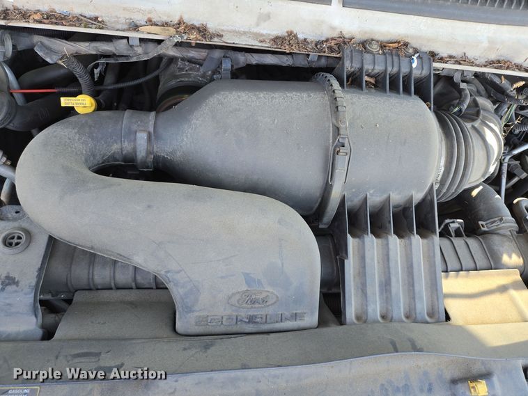 image for item DT5380 2011 Ford E350 shuttle bus