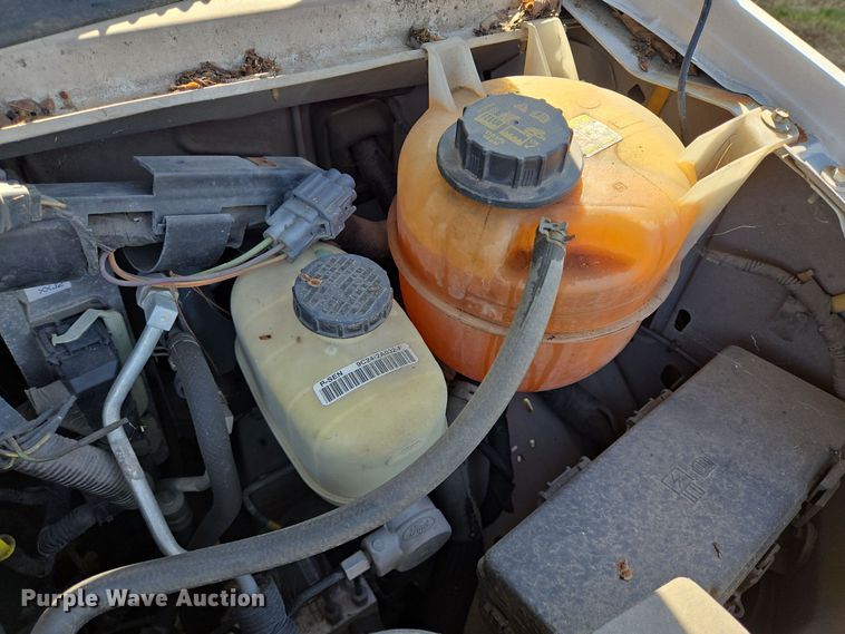 image for item DT5380 2011 Ford E350 shuttle bus