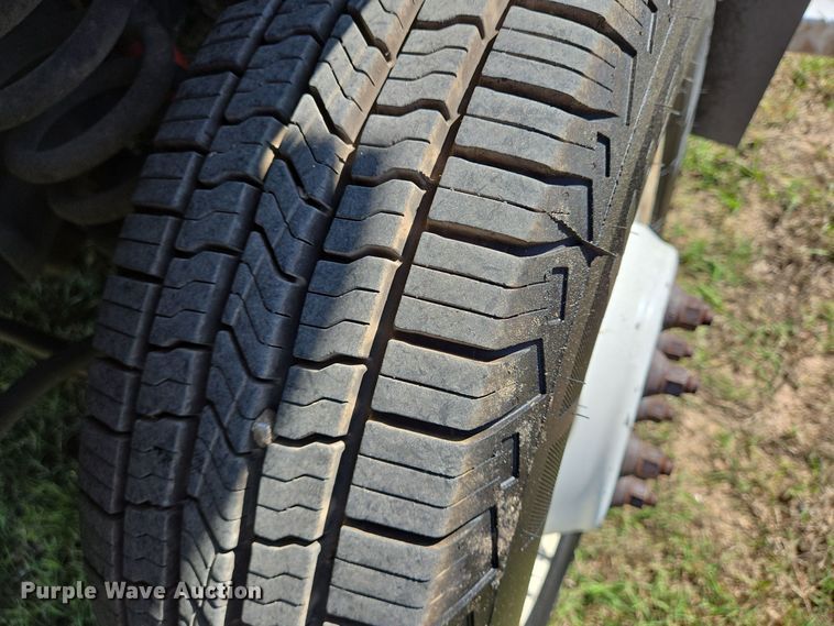 image for item DT5380 2011 Ford E350 shuttle bus