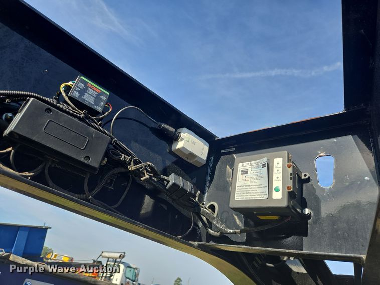 image for item DT5382 2021 Diamond C hydraulic tail equipment trailer