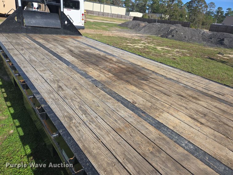 image for item DT5382 2021 Diamond C hydraulic tail equipment trailer