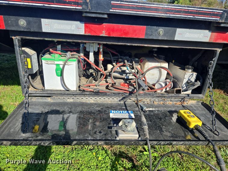 image for item DT5382 2021 Diamond C hydraulic tail equipment trailer