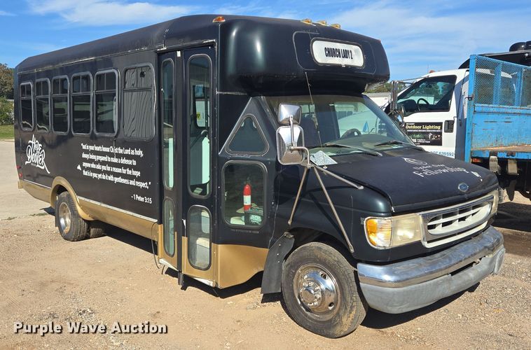 image for item DT5383 1998 Ford E450 shuttle bus