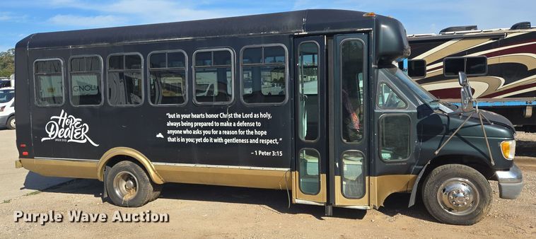 image for item DT5383 1998 Ford E450 shuttle bus