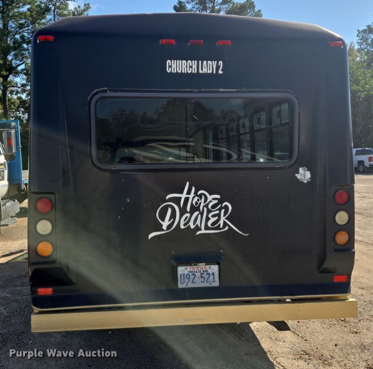 image for item DT5383 1998 Ford E450 shuttle bus