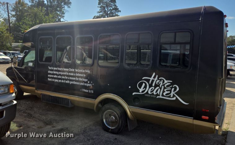 image for item DT5383 1998 Ford E450 shuttle bus