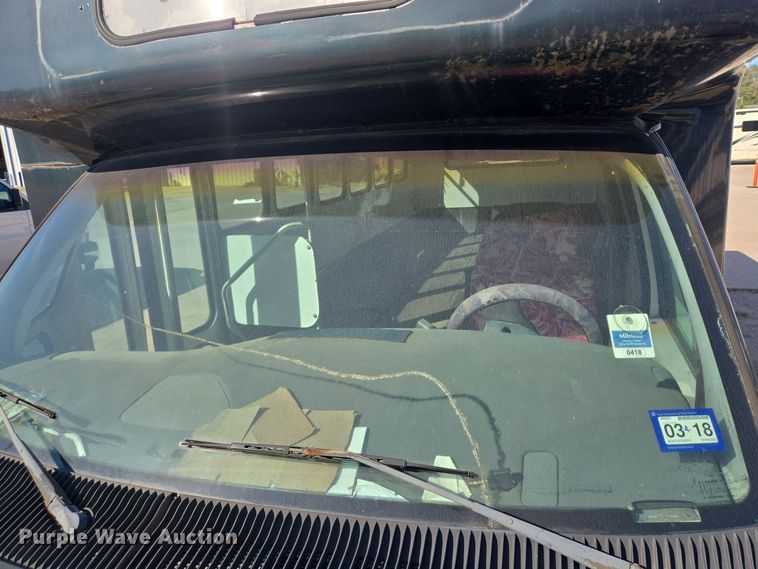 image for item DT5383 1998 Ford E450 shuttle bus
