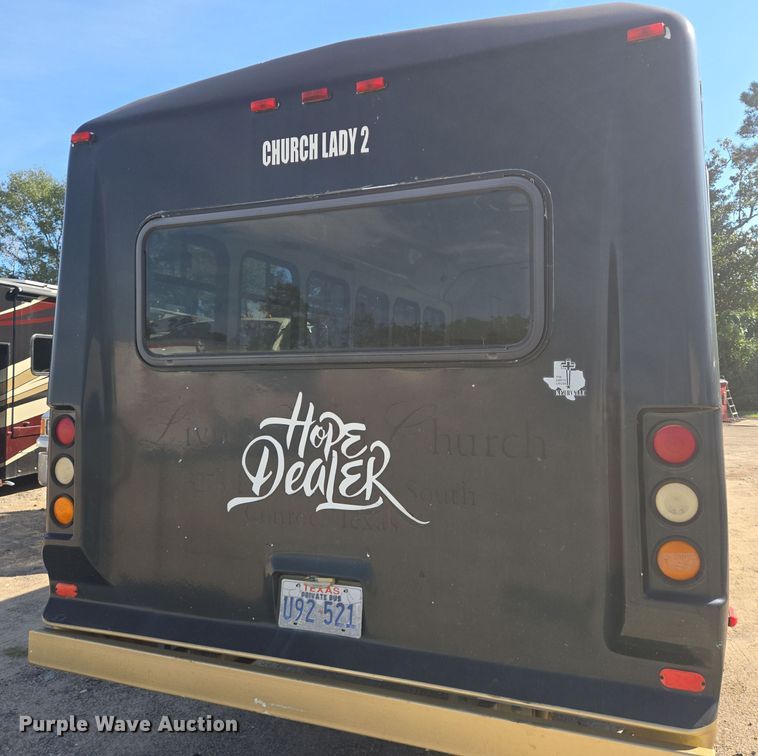 image for item DT5383 1998 Ford E450 shuttle bus