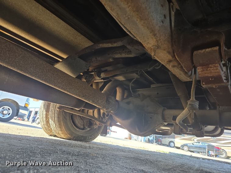 image for item DT5383 1998 Ford E450 shuttle bus