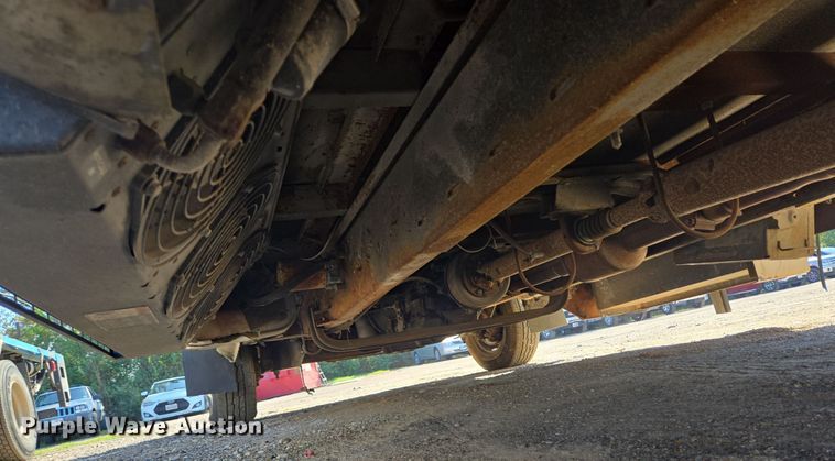 image for item DT5383 1998 Ford E450 shuttle bus