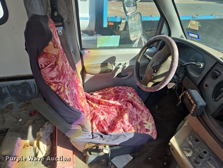 image for item DT5383 1998 Ford E450 shuttle bus