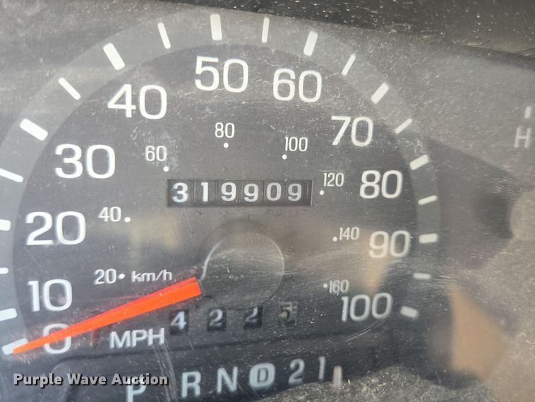 image for item DT5383 1998 Ford E450 shuttle bus