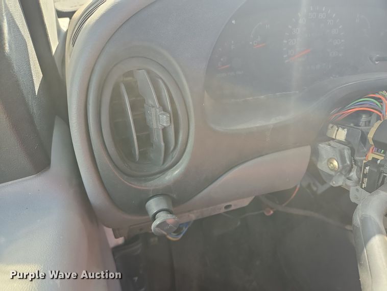 image for item DT5383 1998 Ford E450 shuttle bus