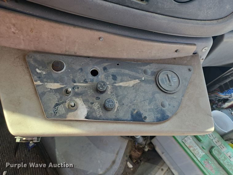 image for item DT5383 1998 Ford E450 shuttle bus