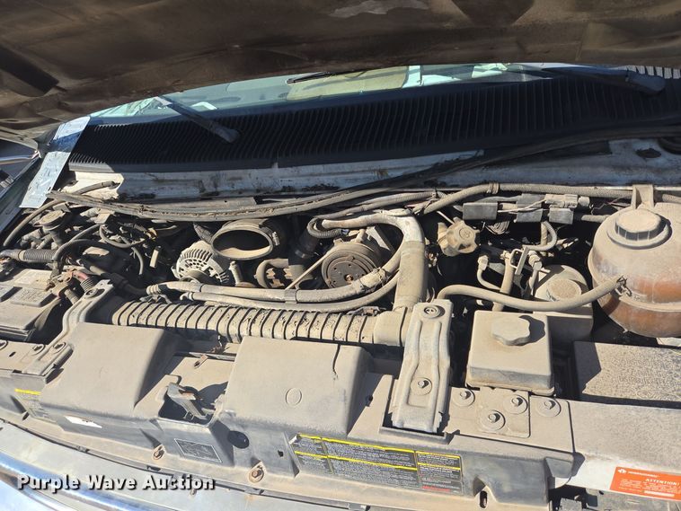 image for item DT5383 1998 Ford E450 shuttle bus