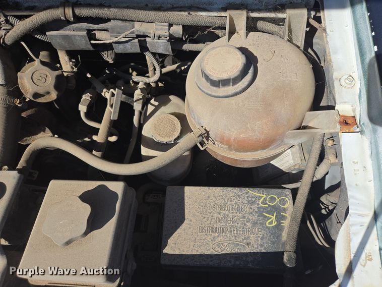 image for item DT5383 1998 Ford E450 shuttle bus