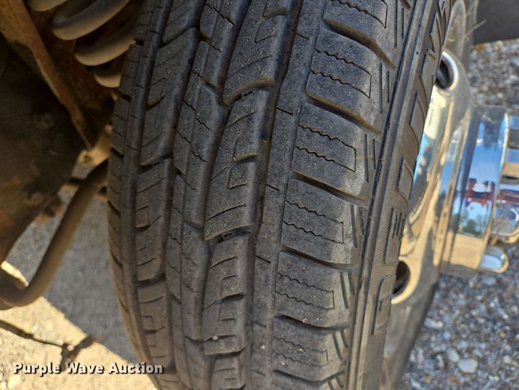 image for item DT5383 1998 Ford E450 shuttle bus