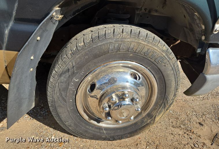 image for item DT5383 1998 Ford E450 shuttle bus