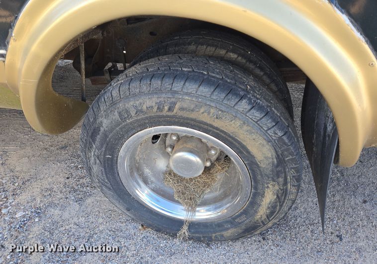 image for item DT5383 1998 Ford E450 shuttle bus