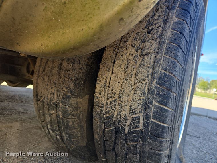 image for item DT5383 1998 Ford E450 shuttle bus